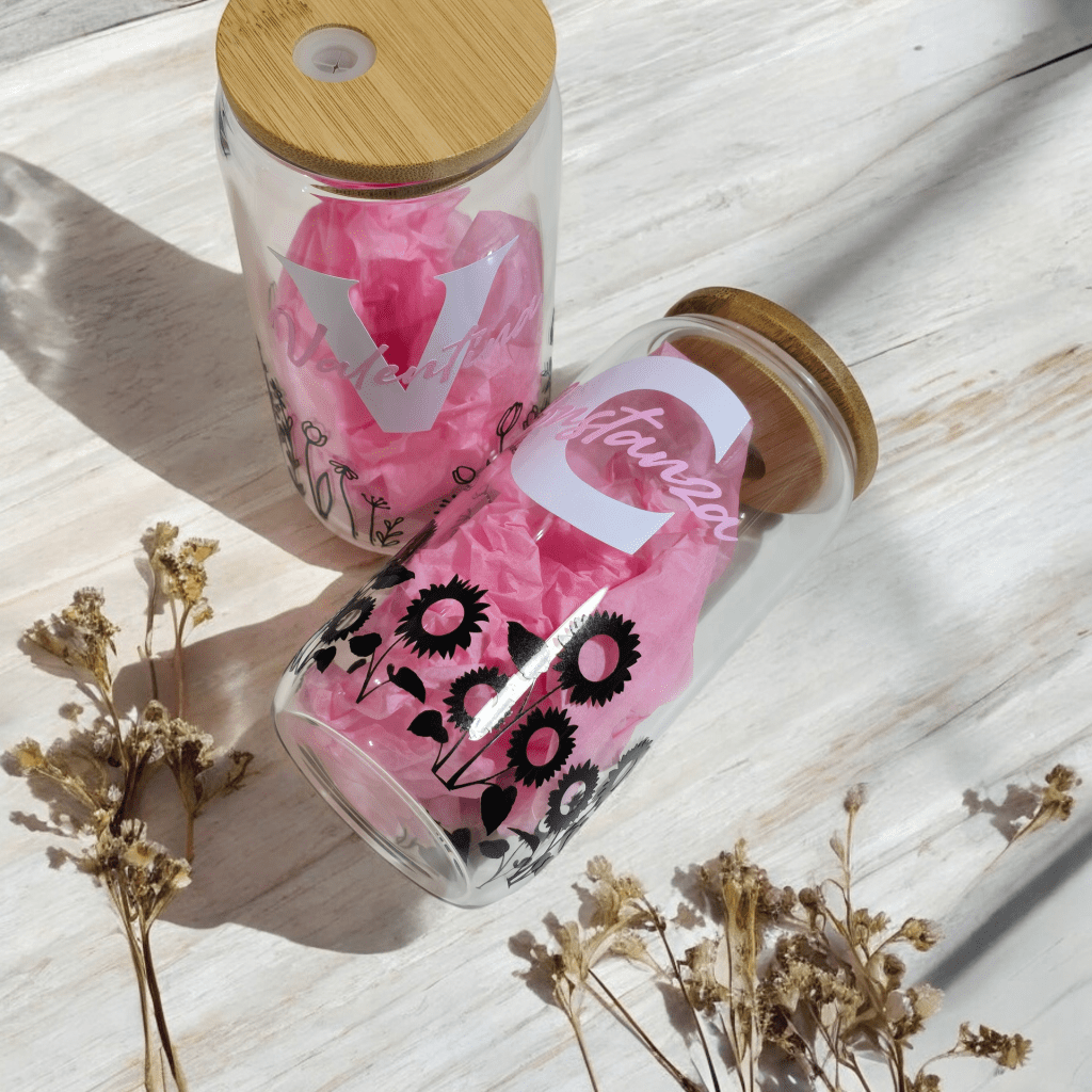 vaso de girasol y vaso de tulipanes. Vasos personalizados con nombre y flores