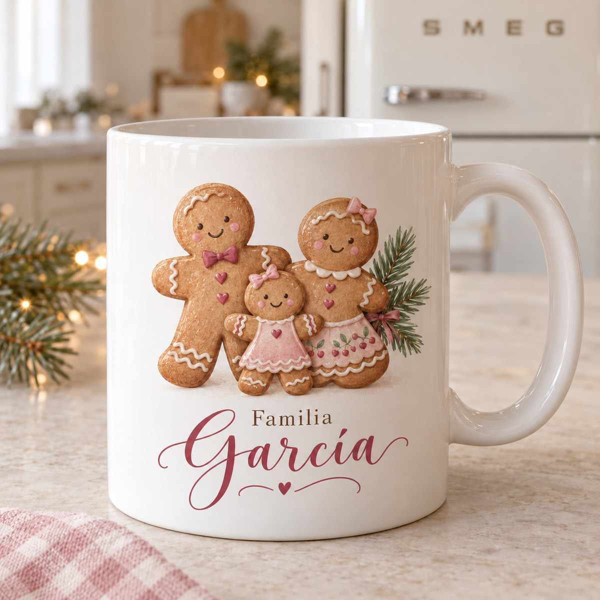 Taza navideña familia de galletas personalizada en su fotografía de ejemplo